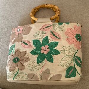 NWOT Canvas pink/green purse with wooden handles
